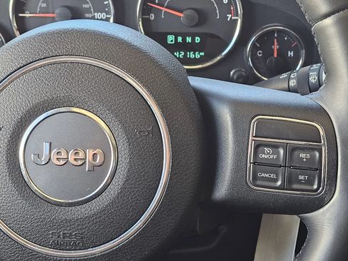 Used 2014 Jeep Wrangler Unlimited Sahara w/ Connectivity Group AWD/4WD image 23