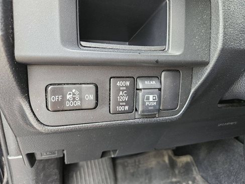 Used 2017 Toyota Tacoma TRD Sport AWD/4WD image 24