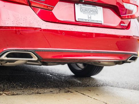 Used 2018 Honda Accord Touring image 9