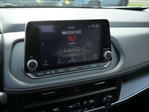Used 2025 Nissan Rogue SV AWD/4WD image 22