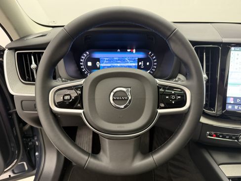 Certified 2025 Volvo XC60 B5 Plus AWD/4WD image 17