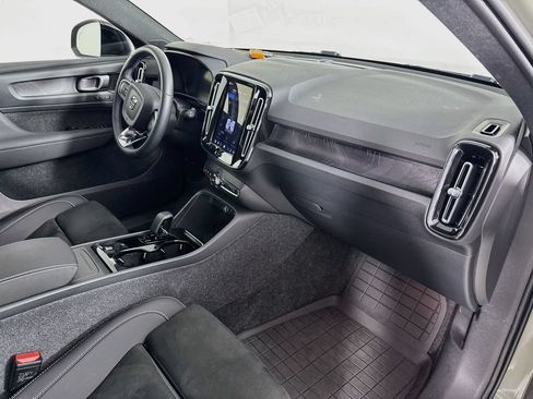 Used 2023 Volvo XC40 Recharge Ultimate w/ Protection Package Premier AWD/4WD image 29