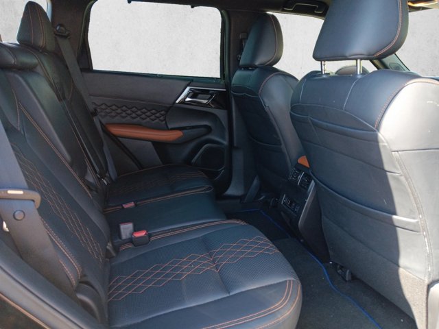Used 2023 Mitsubishi Outlander SEL 40th Anniversary AWD/4WD image 17