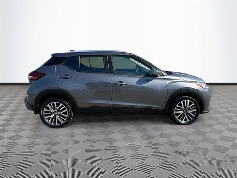 Used 2022 Nissan Kicks SV image 8