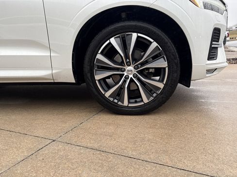 Used 2022 Volvo XC60 B5 Momentum w/ Climate Package image 13