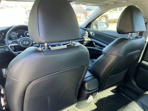 Used 2024 Hyundai Elantra Limited image 21
