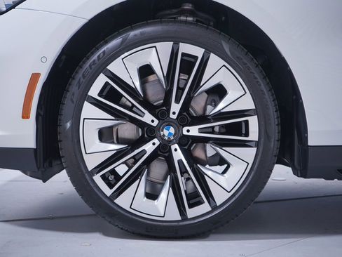 New 2026 BMW 530i w/ Convenience Package image 2