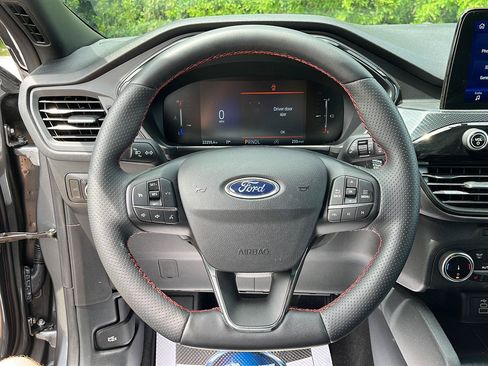 Used 2025 Ford Escape ST-Line Select AWD/4WD image 13