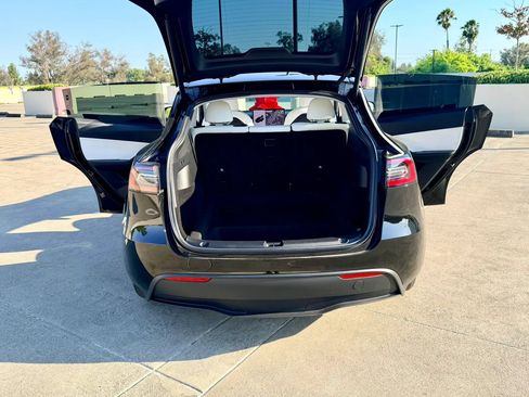 Used 2021 Tesla Model Y Long Range AWD/4WD image 30