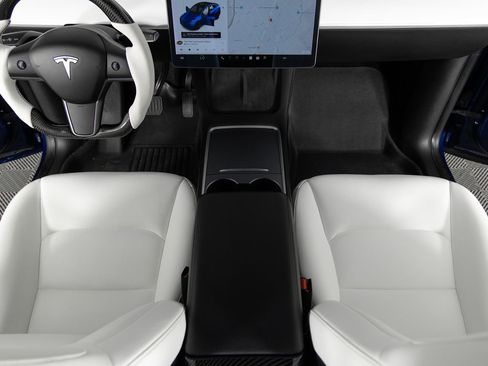 Used 2022 Tesla Model Y Long Range image 37