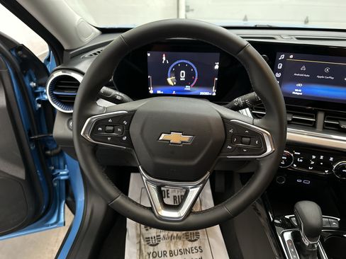 Used 2025 Chevrolet Trax LT w/ Driver Confidence Package FWD image 23
