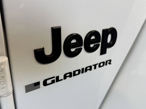 Used 2025 Jeep Gladiator Sport AWD/4WD image 29