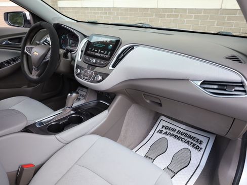 Used 2018 Chevrolet Malibu LT w/ Driver Confidence Package FWD image 28
