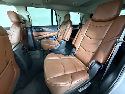 Used 2020 Cadillac Escalade Premium Luxury image 13
