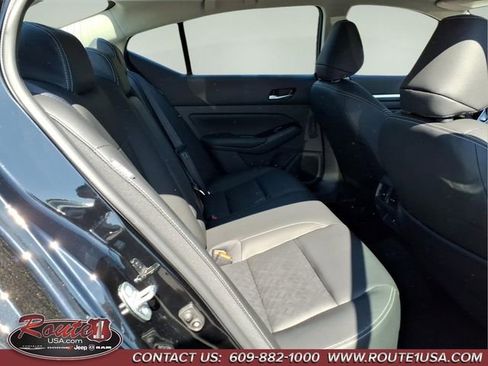 Used 2025 Nissan Altima 2.5 SL FWD image 15