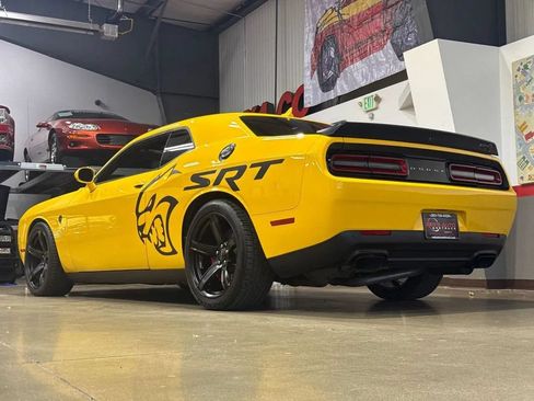 Used 2017 Dodge Challenger SRT Hellcat RWD image 41