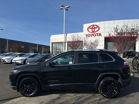 Used 2019 Jeep Cherokee Latitude w/ Popular Appearance Group FWD image 2