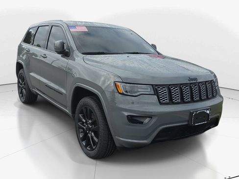 Used 2022 Jeep Grand Cherokee Laredo X AWD/4WD image 4