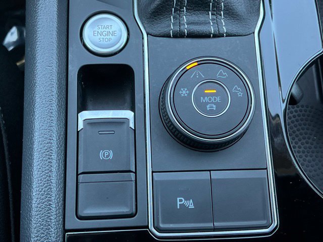 Certified 2023 Volkswagen Atlas SEL R-Line AWD/4WD image 30