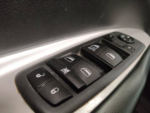 Used 2020 Dodge Journey SE w/ SE Popular Equipment Group FWD image 27