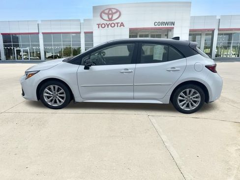 Used 2024 Toyota Corolla SE w/ SE Package FWD image 2
