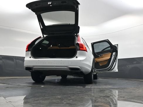 Used 2018 Volvo V90 T6 Cross Country w/ Convenience Package AWD/4WD image 41