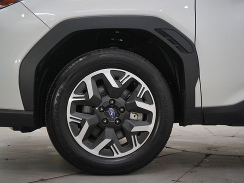 Used 2025 Subaru Forester Premium image 28