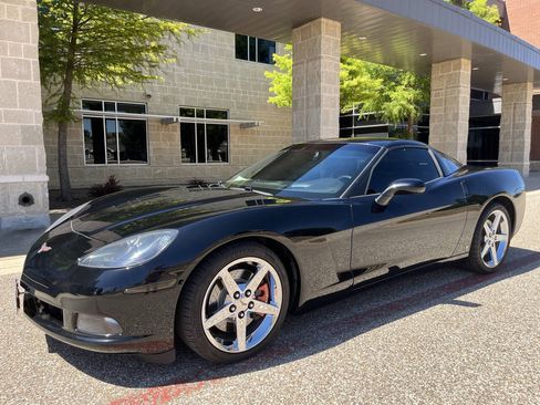 Used 2008 Chevrolet Corvette Coupe w/ Preferred Equipment Group RWD image 2