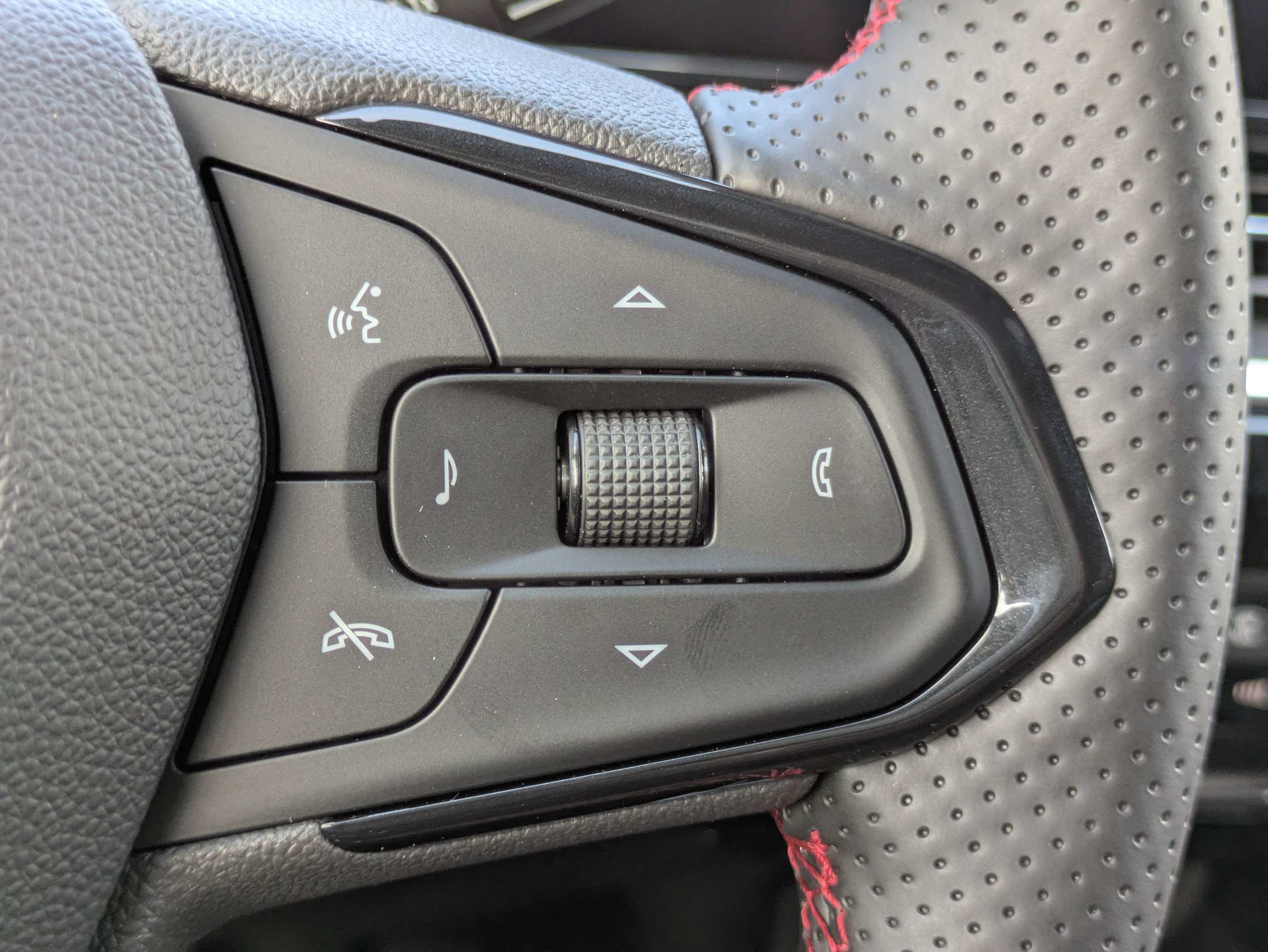 New 2026 Chevrolet Trax RS w/ Sunroof Package FWD image 17