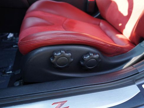 Used 2010 Nissan 370Z Touring w/ Sport Pkg image 20