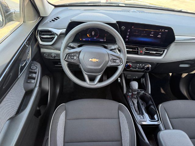 Used 2025 Chevrolet TrailBlazer LT FWD image 24