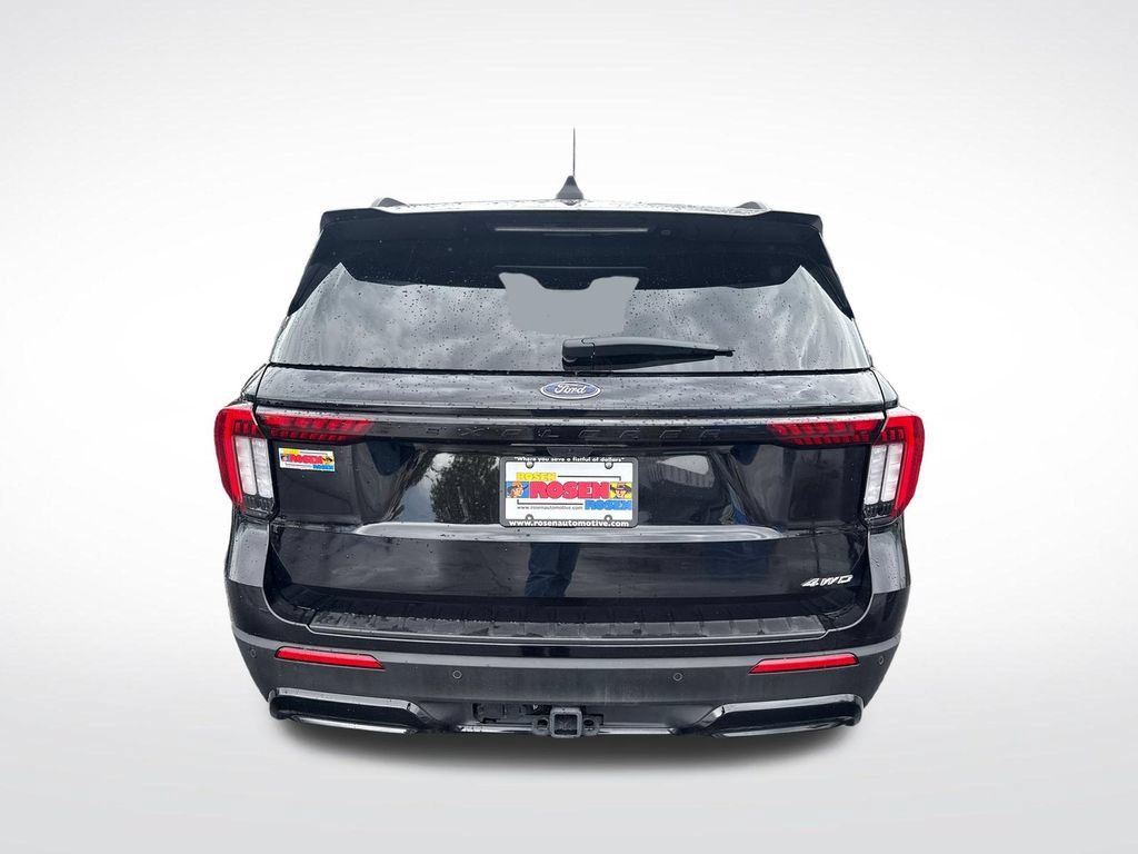 Used 2025 Ford Explorer ST-Line w/ ST-Line Street Pack AWD/4WD image 4