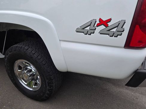 Used 2003 Chevrolet Silverado 2500 LS w/ Skid Plate Package AWD/4WD image 21