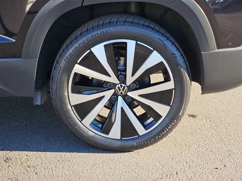 Used 2022 Volkswagen Taos SE image 33