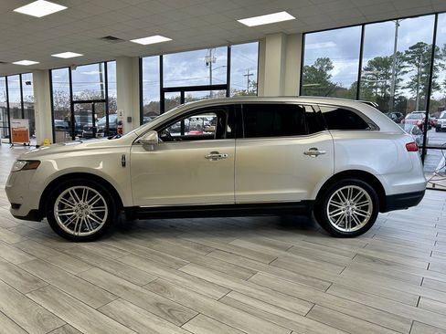 Used 2018 Lincoln MKT AWD w/ Technology Package image 4