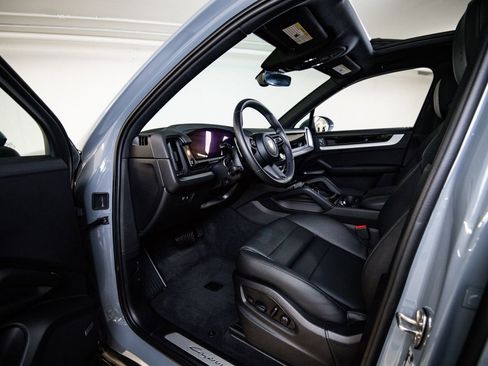 Certified 2026 Porsche Cayenne image 4