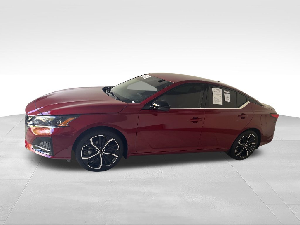 Used 2025 Nissan Altima 2.5 SR FWD image 2