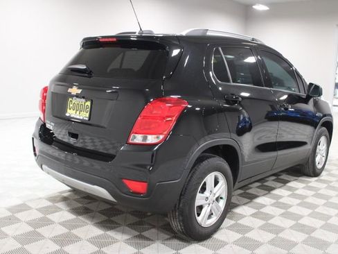 Used 2022 Chevrolet Trax LT w/ LT Convenience Package image 11