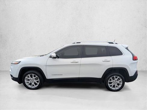 Used 2017 Jeep Cherokee Latitude w/ Comfort & Sound Group FWD image 9