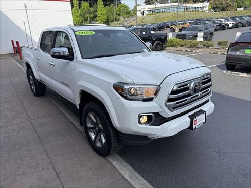 Certified 2019 Toyota Tacoma Limited AWD/4WD image 10