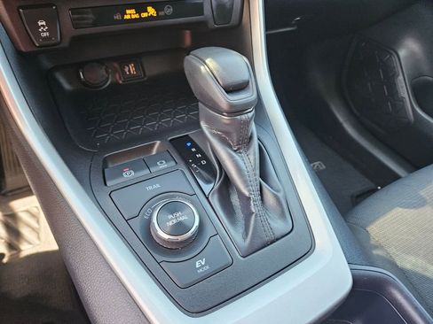 Used 2025 Toyota RAV4 XLE image 29