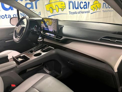 Certified 2024 Toyota Sienna XLE image 14