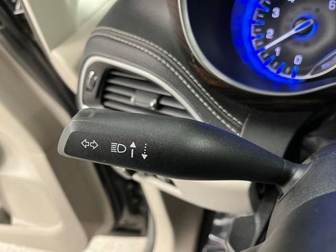Used 2023 Chrysler Pacifica Limited FWD image 28