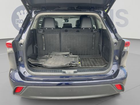 Used 2023 Toyota Highlander XLE AWD/4WD image 26