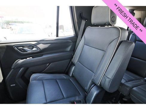 Used 2023 GMC Yukon SLT w/ SLT Luxury Package RWD image 13