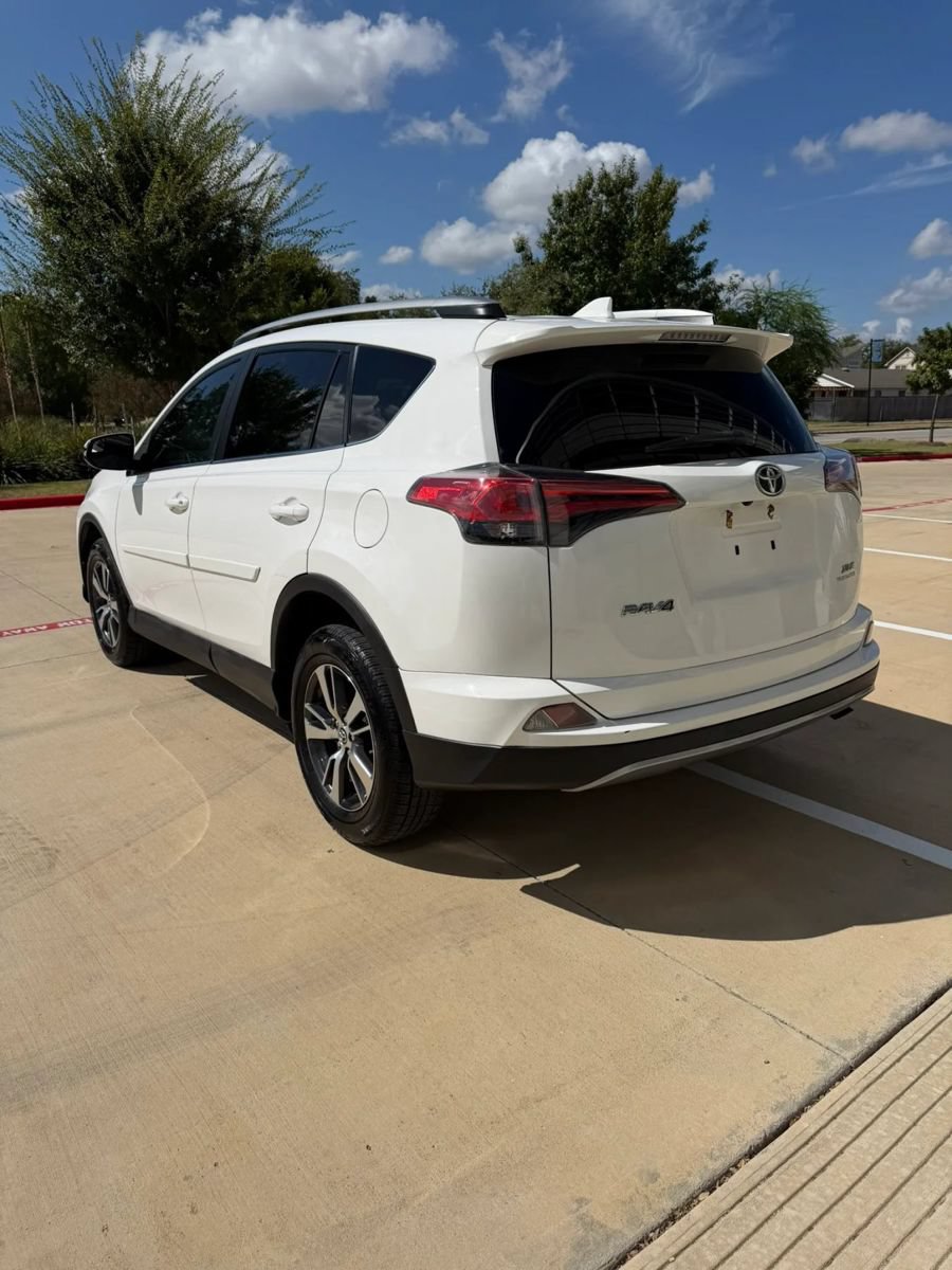 Used 2017 Toyota RAV4 XLE FWD image 3