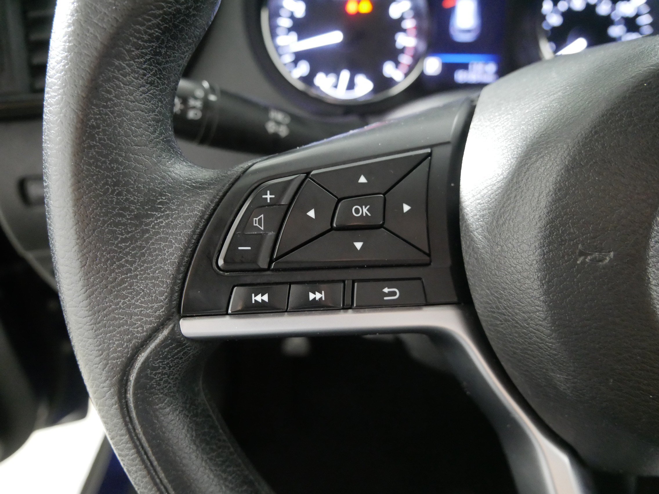 Used 2018 Nissan Rogue S AWD/4WD image 27