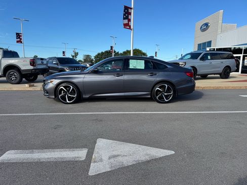 Used 2018 Honda Accord Sport image 5