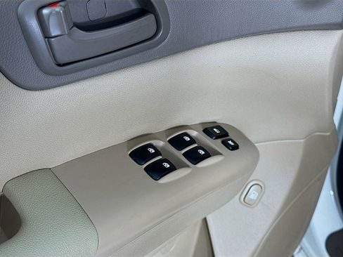 Used 2014 Kia Sedona LX FWD image 20