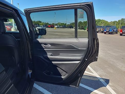 New 2025 Jeep Grand Cherokee L Altitude image 20